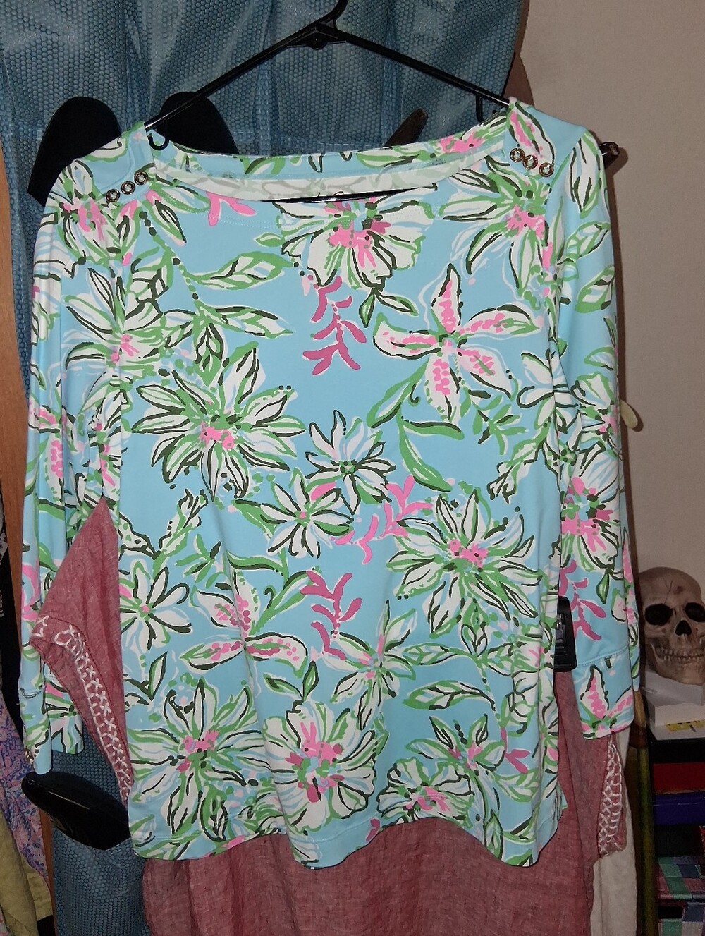 Lilly Pulitzer Callison top Sun Of A Bun             Chilly Lilly fabric